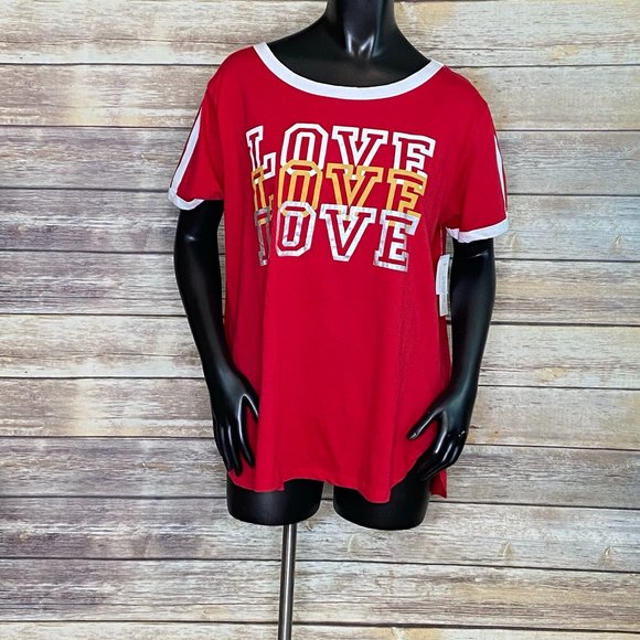 Desiree Tops - Desiree Love T-Shirt